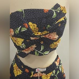 NWT $ 115 L’atiste 2-Piece Navy/Yellow Flower Set Large